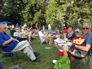 Audience members enjoying a pre-show picnic